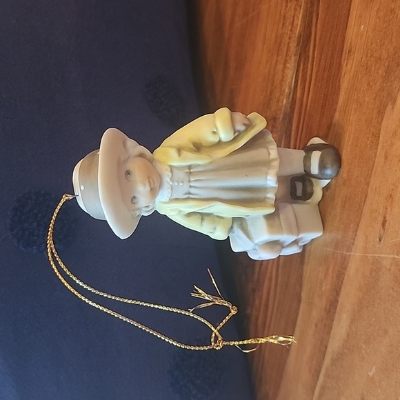 1996 Kim Anderson Verkerke Christmas Ornament Enesco Girl With Gift 201561 - Picture 1 of 6